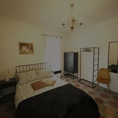 Casa Rossa - Maggiore Guest house