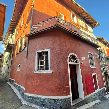 Casa Rossa - Maggiore Guest house *
