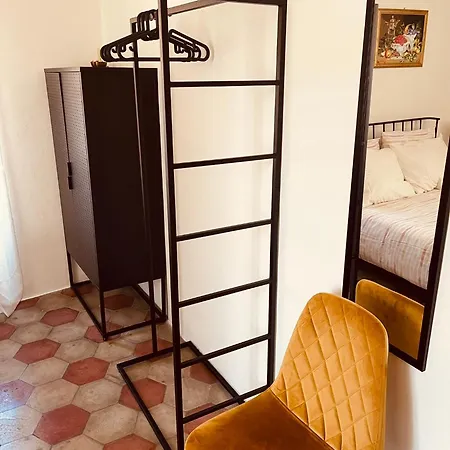 Casa Rossa - Maggiore Guest house *